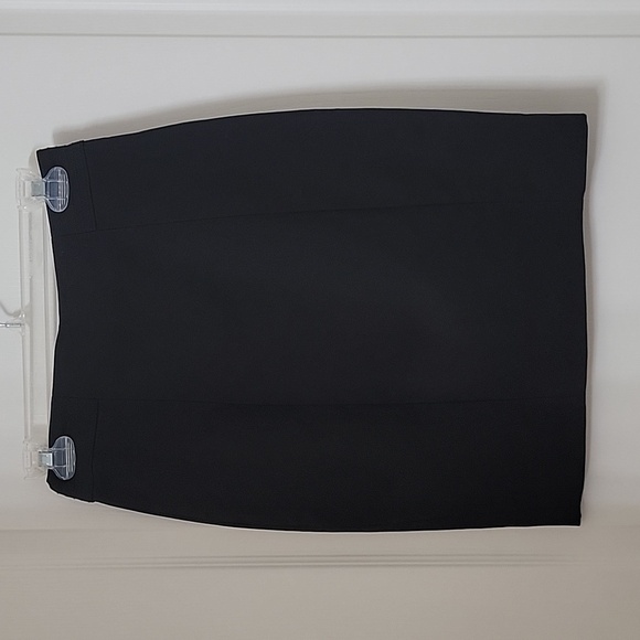 H&M, Black Size 6 Pencil Skirt. Embroidered Line Waistband Accent. EUC - Picture 1 of 11